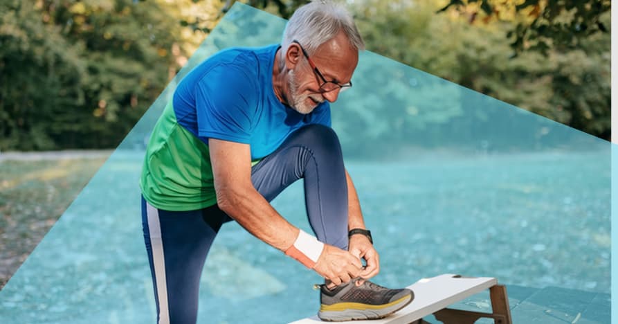 Hombre amarandose las agujetas de sus tenis